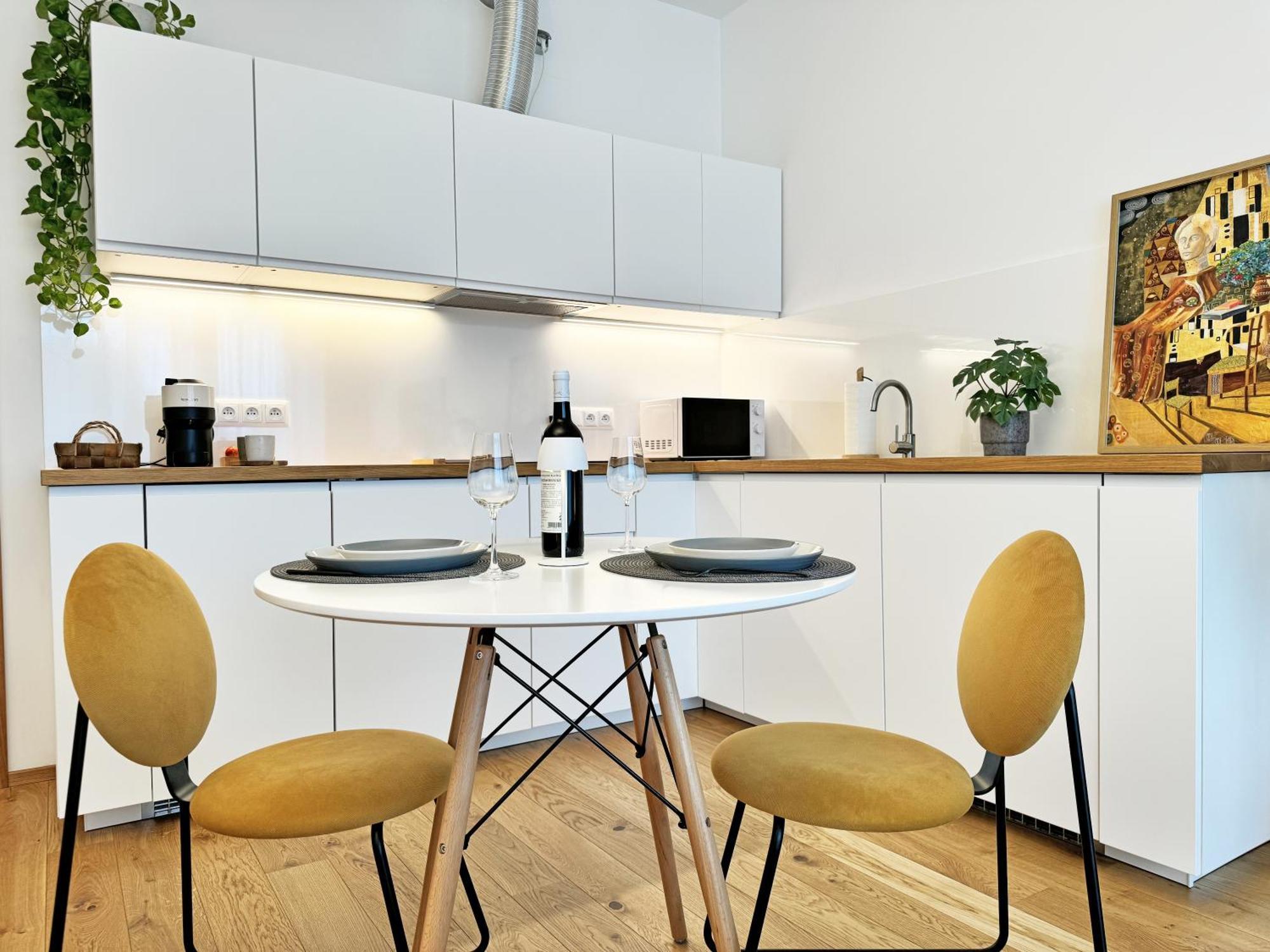 New Studio, King Bed, Free Parking, Terrace Lejlighed